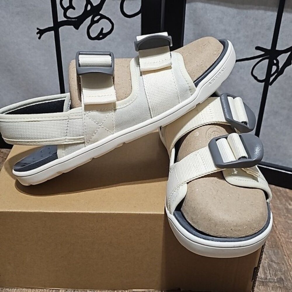 Astral Webber Cream & Gray Sandals Size 9 New - Picture 4 of 10